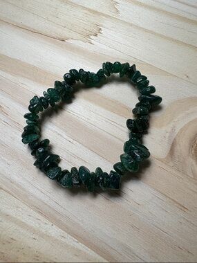 Green Chip Stone Stretch Bracelet